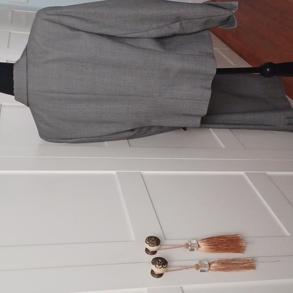 Tahari skirt suit - Picture 6 of 8